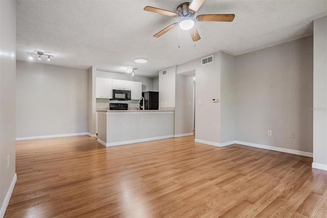 10024 STRAFFORD OAK COURT 802, Tampa, FL 33624