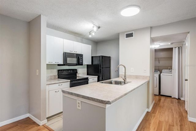 10024 STRAFFORD OAK COURT 802, Tampa, FL 33624