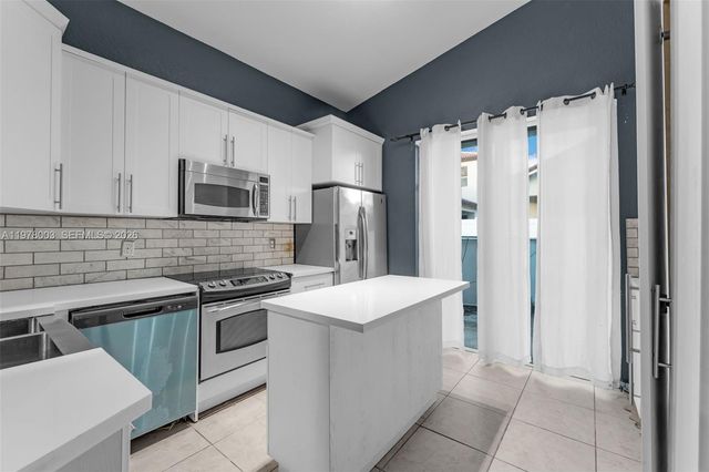 3983 NE 12th Dr, Homestead, FL 33033