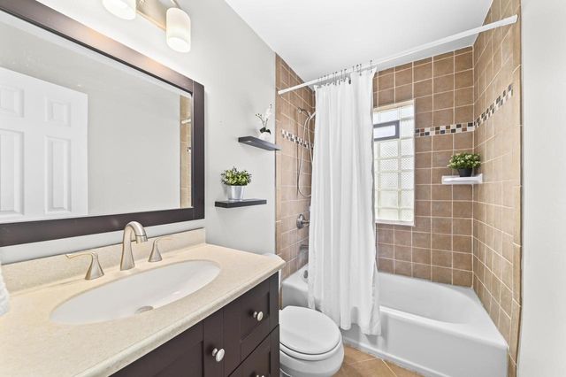 222 90th STREET, Milwaukee, WI 53226