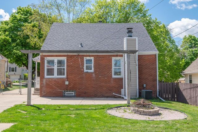 222 90th STREET, Milwaukee, WI 53226