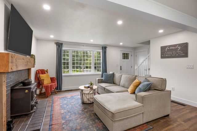 34 Commodore Lane, Marstons Mills, MA 02648
