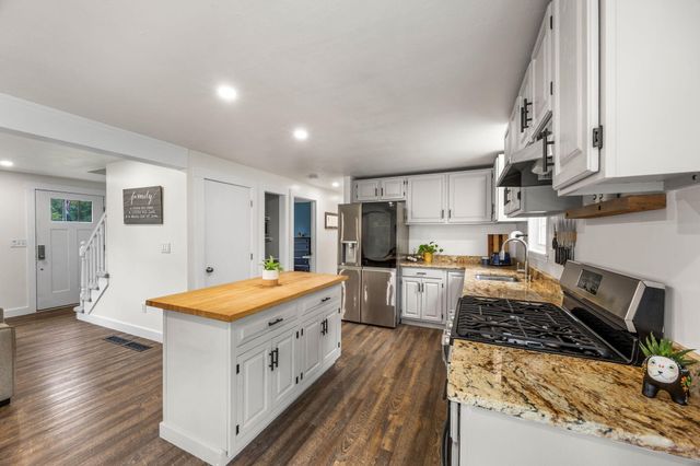 34 Commodore Lane, Marstons Mills, MA 02648