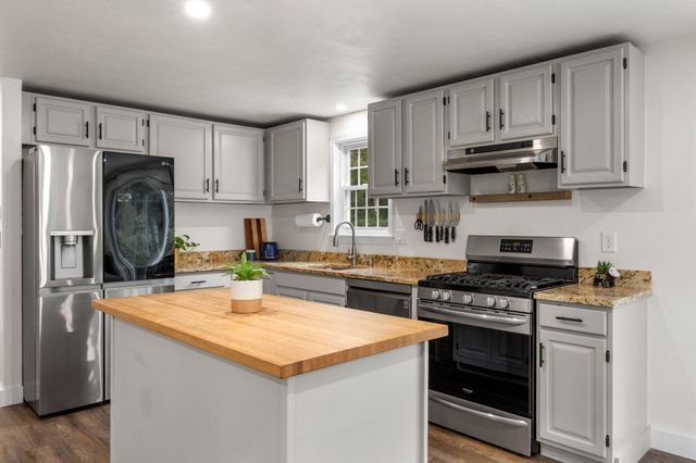 34 Commodore Lane, Marstons Mills, MA 02648