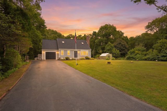 34 Commodore Lane, Marstons Mills, MA 02648
