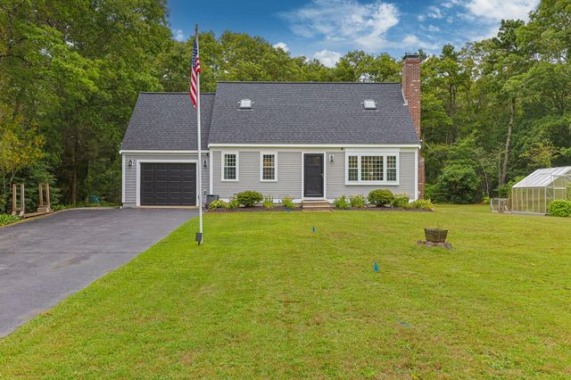34 Commodore Lane, Marstons Mills, MA 02648