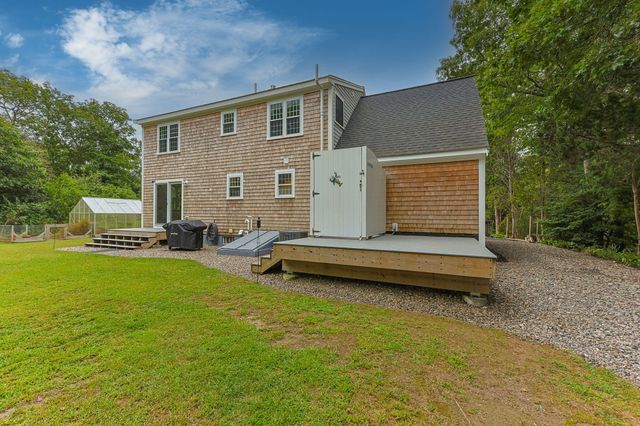 34 Commodore Lane, Marstons Mills, MA 02648