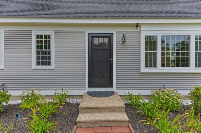 34 Commodore Lane, Marstons Mills, MA 02648