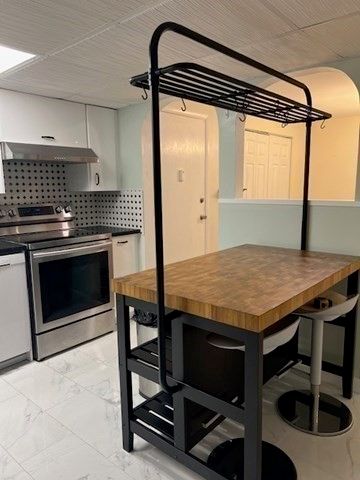 16 Shadowbrook Lane 32, Milford, MA 01757