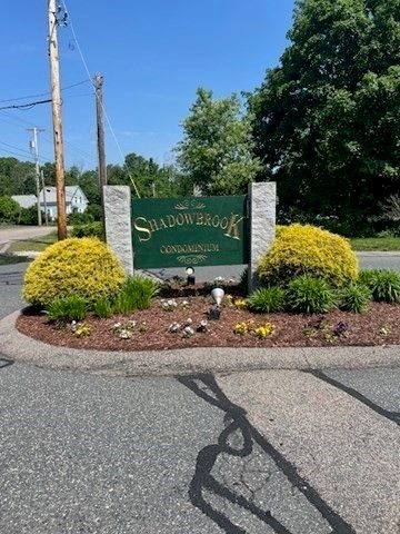 16 Shadowbrook Lane 32, Milford, MA 01757
