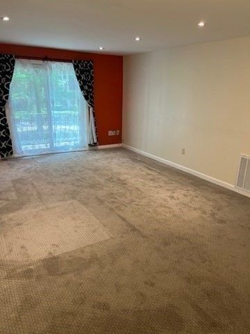 16 Shadowbrook Lane 32, Milford, MA 01757