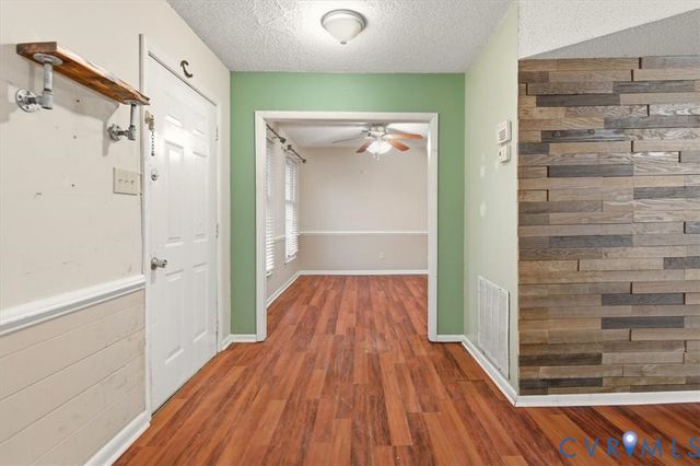 8928 Hawkbill Rd, North Chesterfield, VA 23237