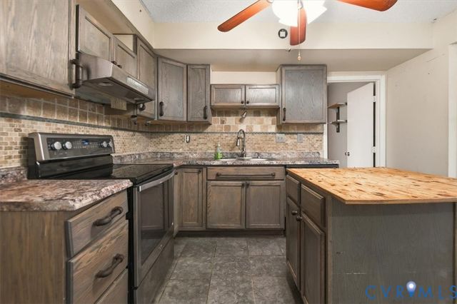 8928 Hawkbill Rd, North Chesterfield, VA 23237