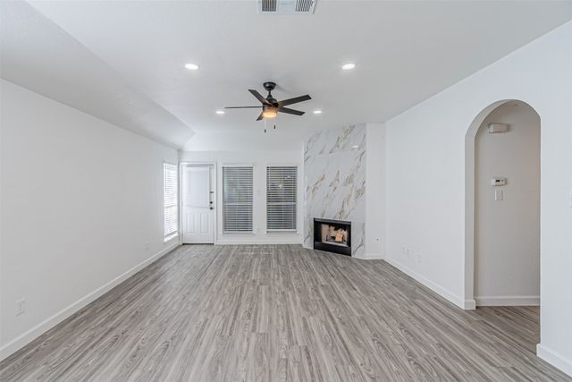 875 Grace Lane, Irving, TX 75061