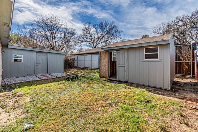 875 Grace Lane, Irving, TX 75061