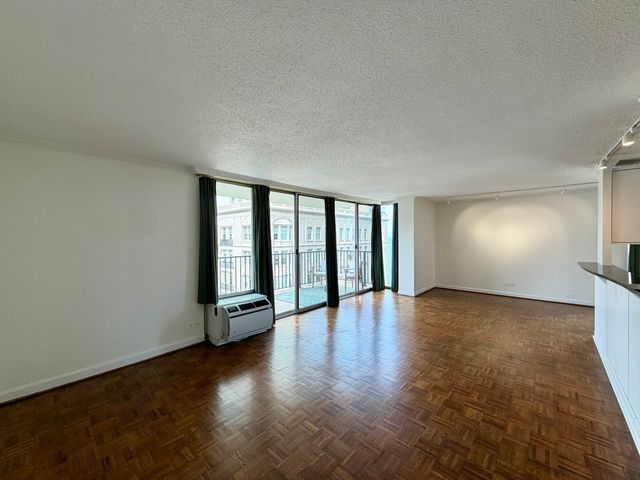 71 E Division Street 1601, Chicago, IL 60610