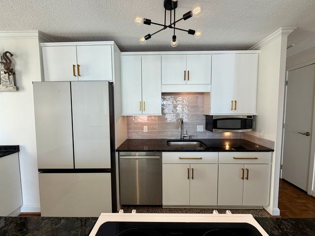 71 E Division Street 1601, Chicago, IL 60610