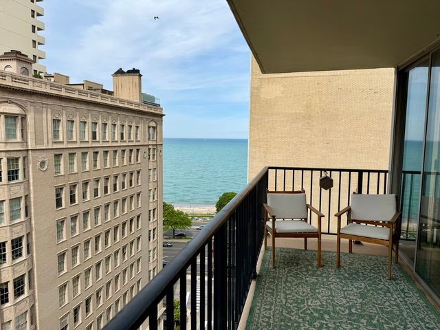 71 E Division Street 1601, Chicago, IL 60610
