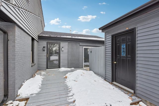 4N327 7th Avenue, Addison, IL 60101