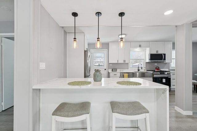 4N327 7th Avenue, Addison, IL 60101