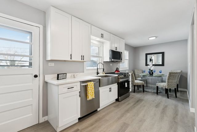 4N327 7th Avenue, Addison, IL 60101