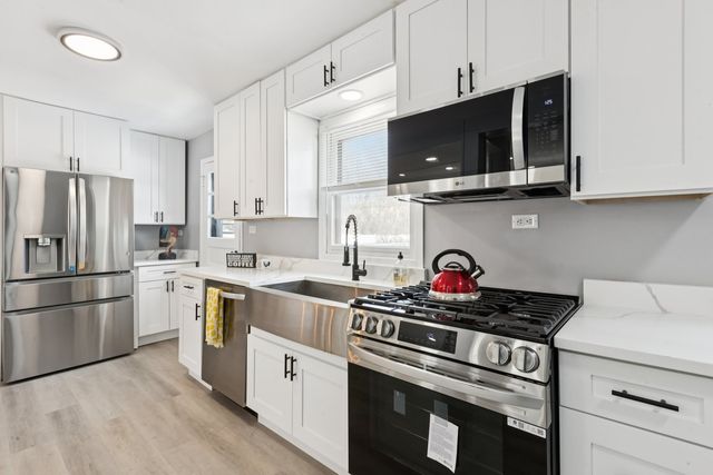 4N327 7th Avenue, Addison, IL 60101