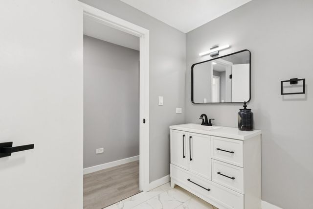 4N327 7th Avenue, Addison, IL 60101