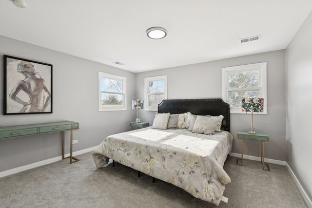 4N327 7th Avenue, Addison, IL 60101