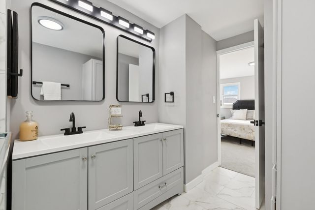 4N327 7th Avenue, Addison, IL 60101