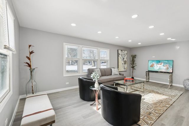 4N327 7th Avenue, Addison, IL 60101