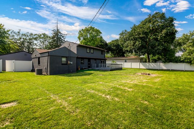 4N327 7th Avenue, Addison, IL 60101