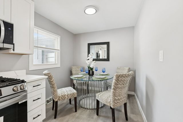 4N327 7th Avenue, Addison, IL 60101