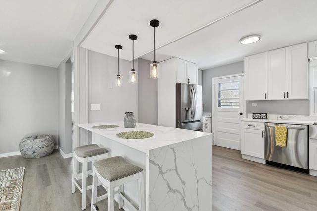 4N327 7th Avenue, Addison, IL 60101