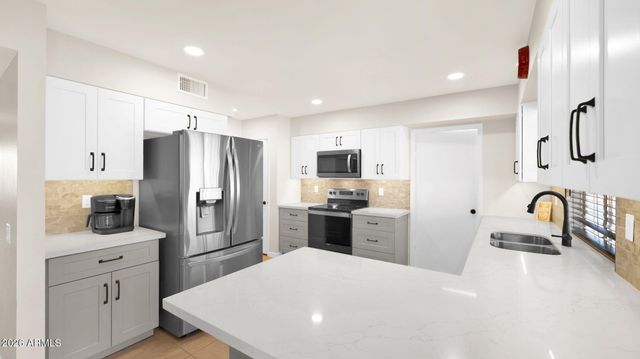 9822 W LONG HILLS Drive, Sun City, AZ 85351