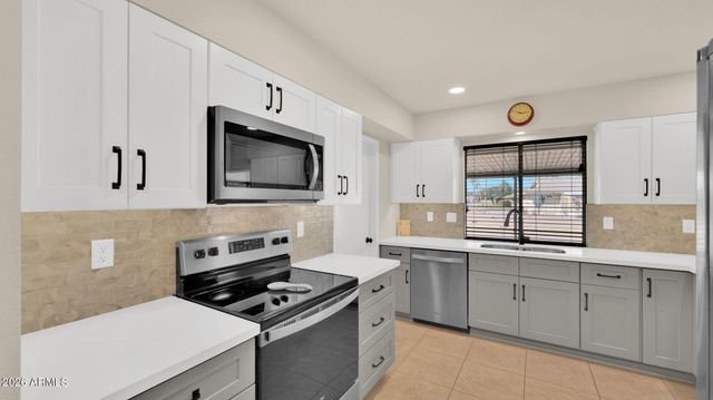 9822 W LONG HILLS Drive, Sun City, AZ 85351