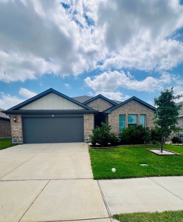 6304 Dry Gulch Trail, Fort Worth, TX 76179
