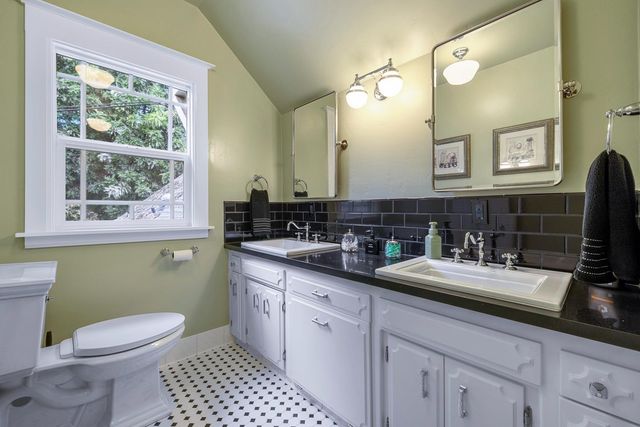 2444 Ashcroft Avenue, Clovis, CA 93611