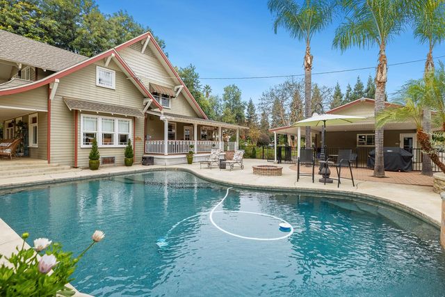 2444 Ashcroft Avenue, Clovis, CA 93611