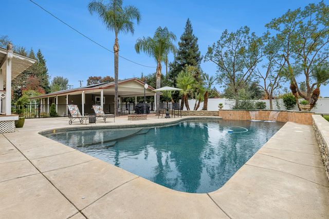 2444 Ashcroft Avenue, Clovis, CA 93611