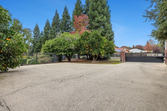 2444 Ashcroft Avenue, Clovis, CA 93611