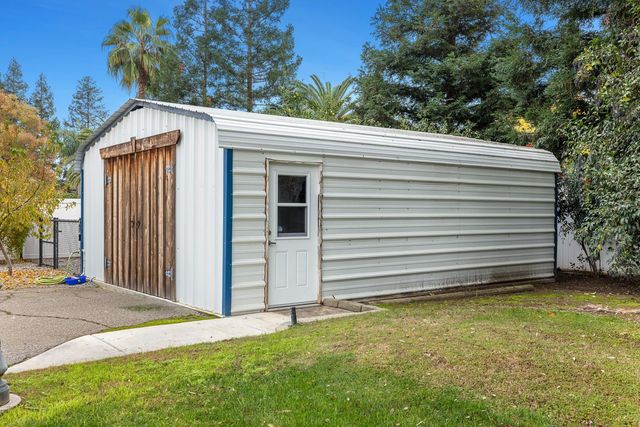 2444 Ashcroft Avenue, Clovis, CA 93611