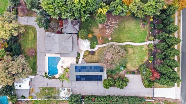 2444 Ashcroft Avenue, Clovis, CA 93611