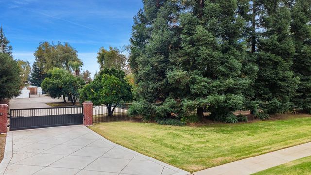 2444 Ashcroft Avenue, Clovis, CA 93611