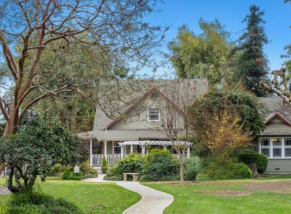 2444 Ashcroft Avenue, Clovis, CA 93611