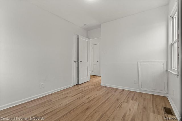 18777 Kingsville Street, Harper Woods, MI 48225