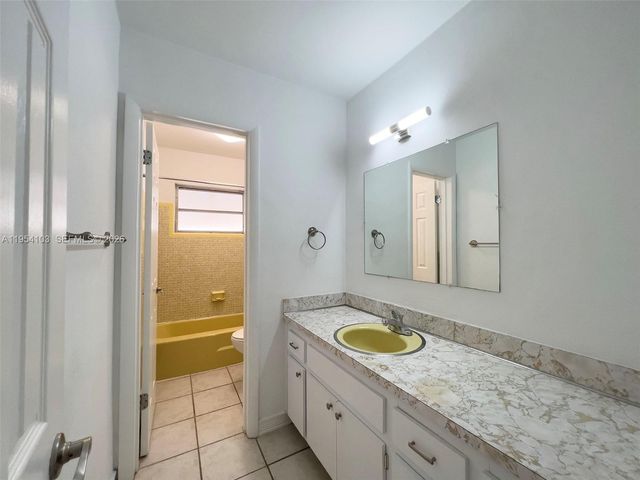 6295 SW 33rd St, Miami, FL 33155