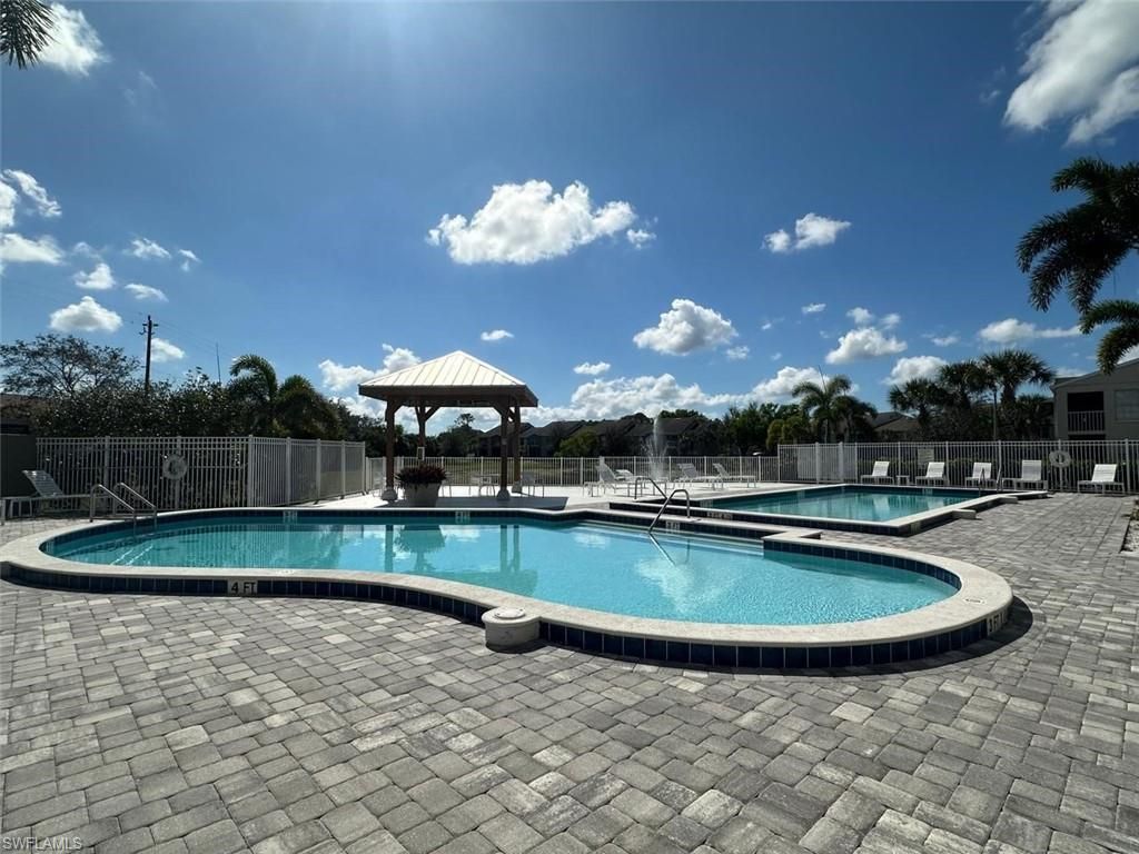 142 Santa Clara DR 16, Naples, FL 34104