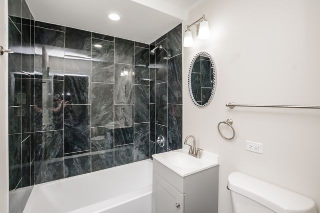 10048 S Saint Lawrence Avenue, Chicago, IL 60628