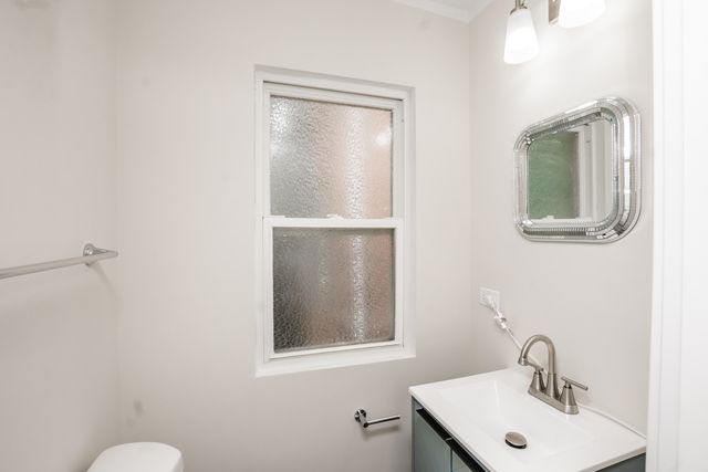 10048 S Saint Lawrence Avenue, Chicago, IL 60628