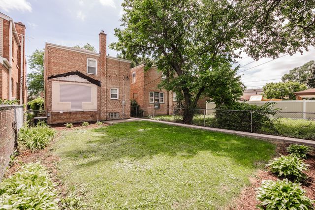 10048 S Saint Lawrence Avenue, Chicago, IL 60628